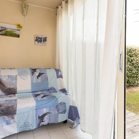 Апартаменти 1 Bedroom Apartment For 4 *