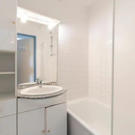 Апартаменти 1 Bedroom Apartment For 4